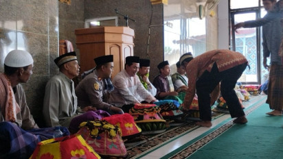 Jelang Ramadhan, Warga Sumbawa Gelar Tradisi Sedekah Orong