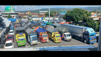 Pasca Nyepi, Antrean Kendaraan di Pelabuhan Ketapang Banyuwangi Tembus 1 KM