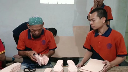 Warga Binaan Rutan Kelas I Medan Mulai Banjir Pesanan Sepatu dan Sendal Buatan