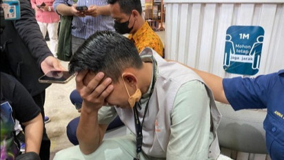 Dapat Uang Segepok, Cleaning Service yang Kembalikan Dompet Hotman Paris Menangis Terharu: Buat Persalinan Istri