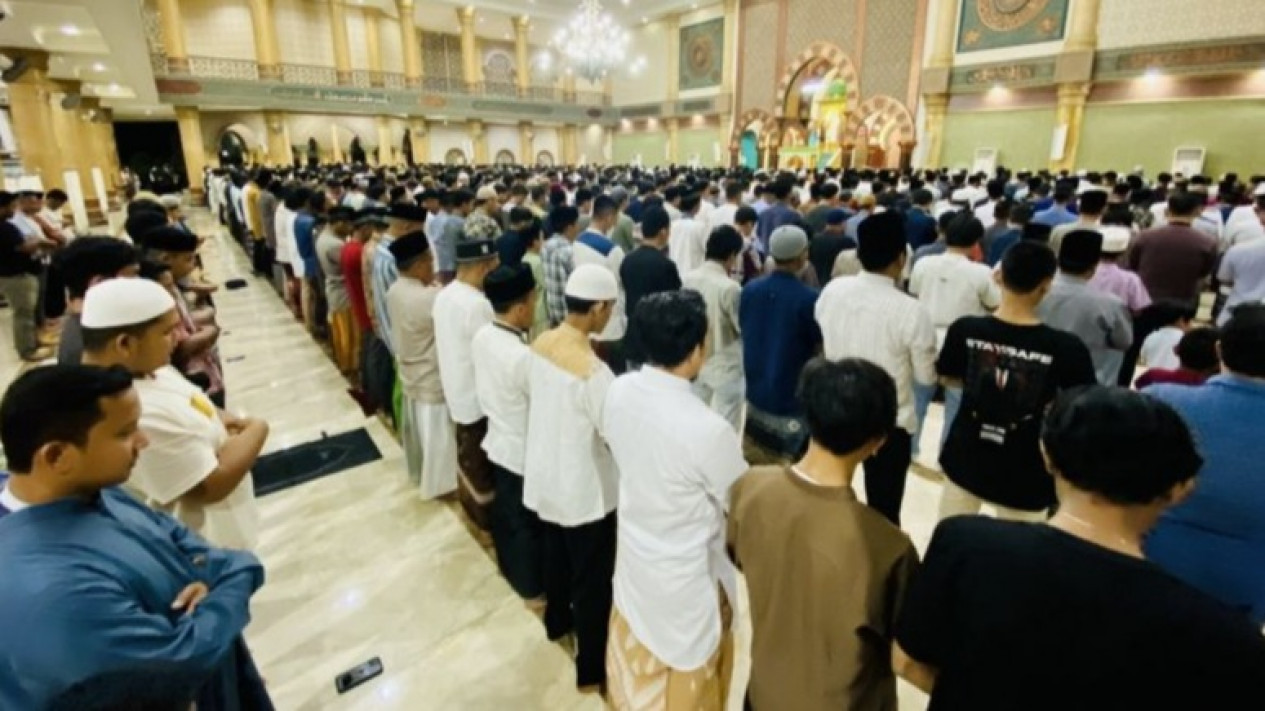 Hukum dan Praktik dari Shalat Tarawih
            - galeri foto