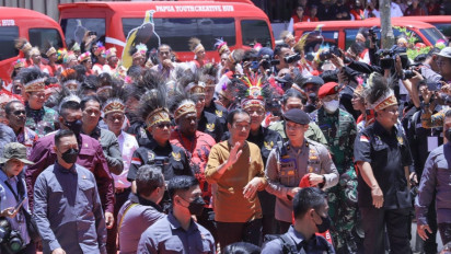 Menaker Ida Fauziah Dampingi Presiden Jokowi Resmikan PYCH di Jayapura