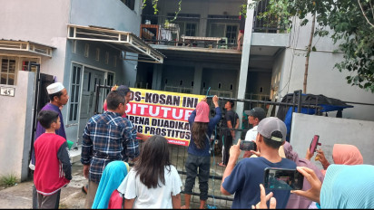 Diduga Jadi Tempat Prostitusi Terselubung, Warga Randuagung Gresik Segel Kos-kosan di Jalan Perintis