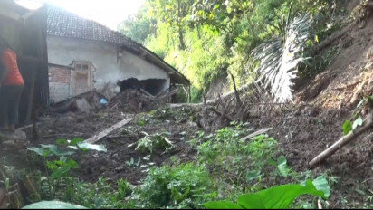 Hujan Lebat, Tebing Longsor Rusak Dua Rumah Warga di Lereng Gunung Lawu, Ngawi