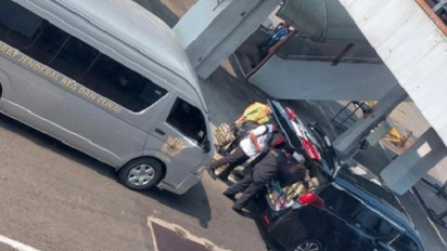 Alphard Dikawal Mobil Bea Cukai Masuk Apron Bandara Soetta, Netizen Penasaran Siapa Mereka