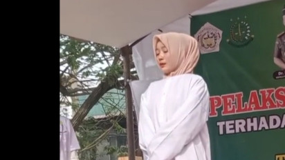 Zina dengan Ipar Padahal Sudah Punya Suami, Wanita Cantik di Aceh Dihukum Cambuk 100 Kali Sampai Menangis Menahan Sakit