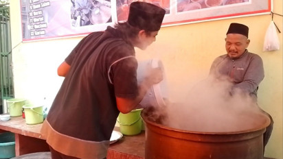 Tradisi Buka Puasa Bubur India di Masjid Pekojan Semarang, Masak 6.000 Porsi Selama Ramadhan