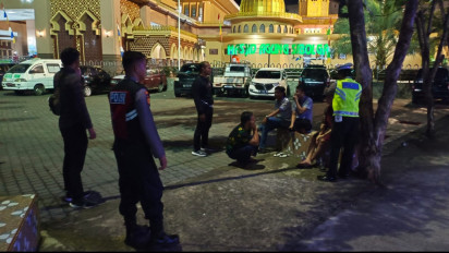 Awas! Usai Sahur Personil Polres Sibolga Patroli Asmara Subuh