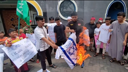 Terinsipirasi Bung Karno, AMM Surabaya Tolak Keikutsertaan Israel di Piala Dunia U-20 2023 dengan Membakar Jersei