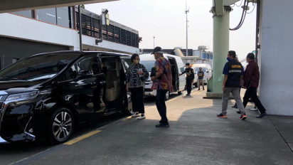 Saktinya Mobil Alphard Sri Mulyani Masuk ke Bandara Diam-diam, Menkeu Dikecam Netizen