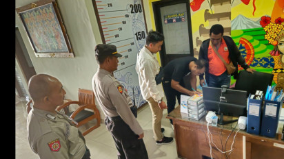 Dua Turis Kemah di Pantai Purnama ternyata Backpaker Modal Nekad