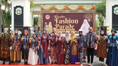 Ramadhan Festival Parade, Kenalkan Batik Tenun Khas Asli Lamongan
