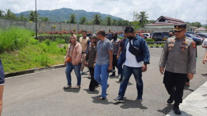 Update Ajudan Kapolda Gorontalo Tewas dengan Luka Tembak, Keluarga Korban Tiba di Rumah Sakit Bhayangkara, Gorontalo