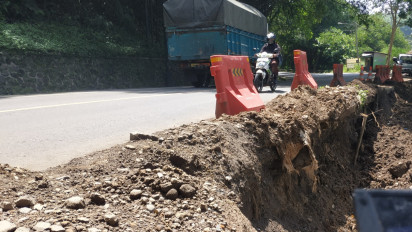 Ada Titik Longsor di Jalur Cadas Pangeran, Pemudik Jalur Tengah Harus Ekstra Hati-hati