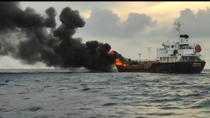 Tangker Pengangkut BBM Pertamina Terbakar di Barat Selat Lombok 