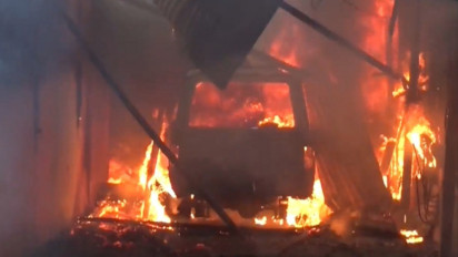 Diduga Korsleting Listrik, Tiga Rumah Dan Satu Mobil Hangus Terbakar Di Blangpidie