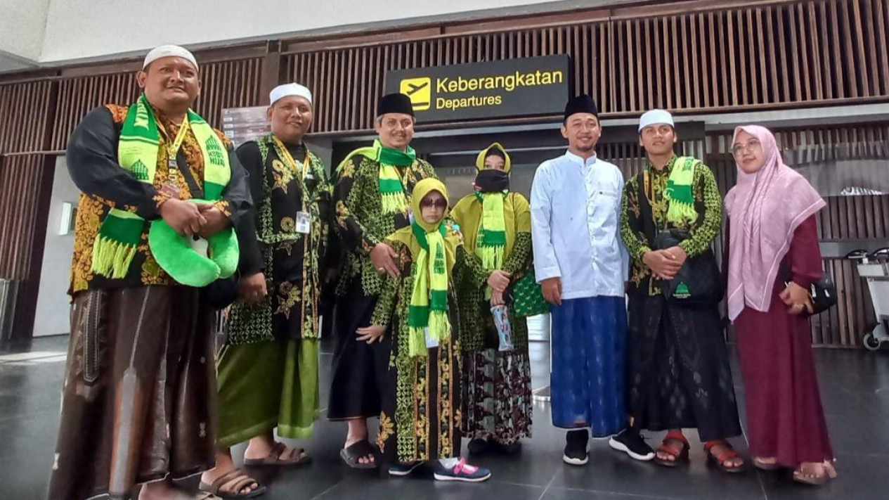 Sukseskan Perayaan Satu Abad NU, Yasmin Pelantun Shalawat Asygil Dikado Umroh
            - galeri foto