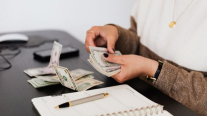 Ramalan Weton Jumat Legi Tanggal 20 Februari 2025, Keuanganmu Diprediksi akan Memiliki Peluang Besar dengan Cara...