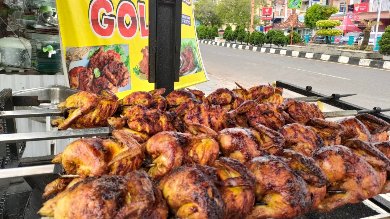 Nikmatnya Ayam Golek Sajian Menu Berbuka Puasa
            - galeri foto