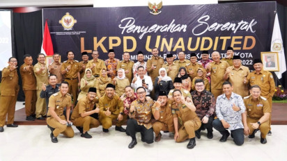 LKPD dari 38 Pemerintah Daerah Diserahkan Serentak oleh Gubernur dan Kepala Daerah ke Perwakilan BPK Jatim