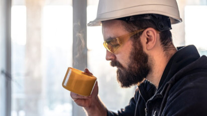 Tukang Bangunan Tidak Puasa, Pemilik Bangunan Ikut Dosa? Buya Yahya Menjawab