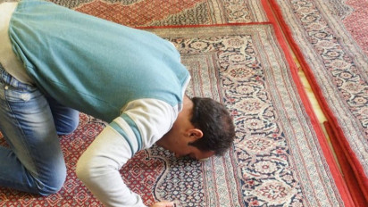 Begini Manfaat Gerakan Sujud dalam Sholat,  Bagi Kesehatan otak