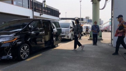 Sri Mulyani Disebut Apes Usai Terciduk Naik Alphard di Apron Bandara Soetta