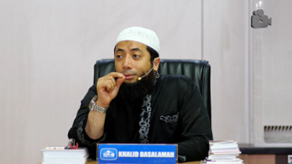 Bunda Masih Suka Pegang Rekening Paksu? Ini Hukum Istri Ambil Semua Gaji Suami Kata Ustaz Khalid Basalamah