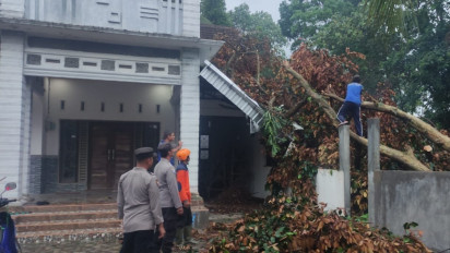 34 Rumah Warga di Blitar Rusak Akibat Diterjang Angin Kencang