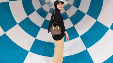 Gaya Fashion Zaskia Mecca, Padu Padan Hijab dan Topi untuk Bukber Ramadhan