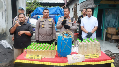 Polisi Bongkar Perdagangan Miras Ilegal Skala Besar di Sugihwaras, Sidoarjo