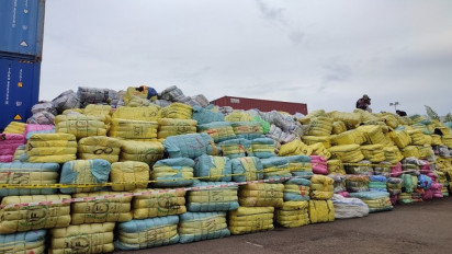 Pemerintah Bakar 7.363 Balepressed Pakaian Bekas dengan Total Kerugian Negara Mencapai Rp80 Miliar