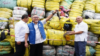 Mendag Zulkifli Hasan Bakar 7.363 Bal Baju Bekas Impor Ilegal, Nilainya Fantastis!