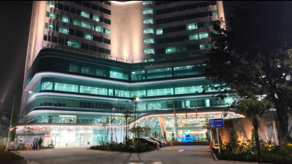 Alami Luka Bacok Kepala Serta Leher, Mantan Ketua Komisi Yudisial dan Anaknya Dioperasi di RS Mayapada Bandung