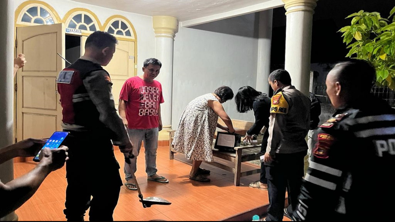 Geger! Paket Mencurigakan Diduga Bom Tergeletak di Gereja Metro Lampung, Ternyata Paket Berisi Roti Persembahan
            - galeri foto