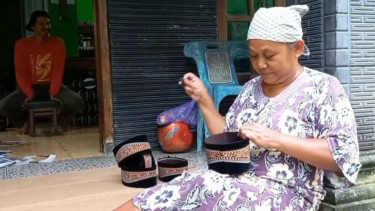 Berkah Ramadhan, Home Industri Kerajinan Peci Hitam di Kebumen Banjir Order