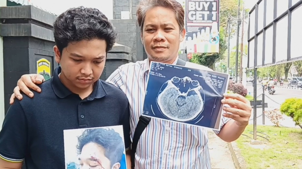 Tak Cukup Bukti, Kasus Taruna Akmil Aniaya Warga Dihentikan, Keluarga Korban Protes Keras dan Akan Surati Jokowi
            - galeri foto