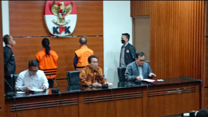 Rumah Bupati Kapuas di Geledah, Penyidik KPK Amankan Sejumlah Dokumen