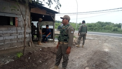 Razia Penertiban Proyek Pengurukan Lahan di Gresik Diwarnai Aksi Kucing-kucingan Satpol PP dengan Pekerja Proyek