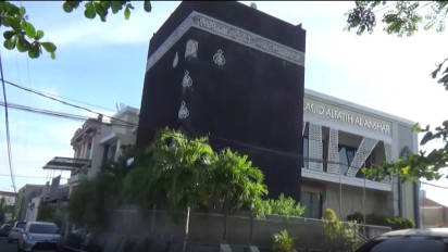 Wisata Religi Mesjid Miniatur Ka'bah Obati Kerinduan Baitullah