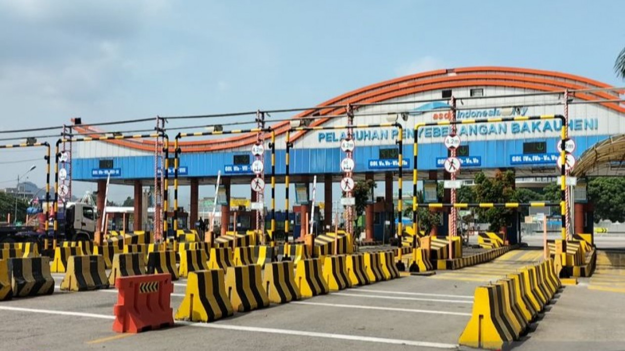 Pengguna Jasa Penyeberangan Bakauheni Wajib Beli Tiket Sebelum Masuk Area Pelabuhan 
            - galeri foto
