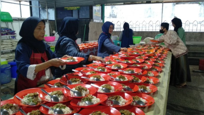 Ratusan Porsi Menu Buka Bersama Disediakan Masjid An Nuur Kota Batu selama Puasa Ramadhan