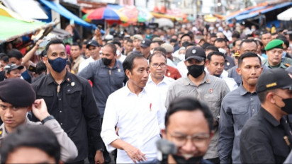 Presiden Jokowi Blusukan Ramadhan di Pasar Tradisional Terong Makassar