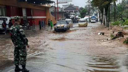 Banjir Luapan Sungai Cipeujeuh, Tutup Akses Jalan Utama Garut - Pameungpeuk