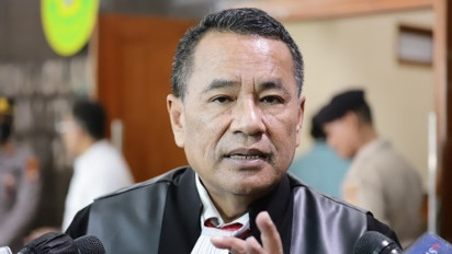 Akui Banyak Desakan Mundur Bela Teddy Minahasa, Hotman Paris Beri Saran Menohok