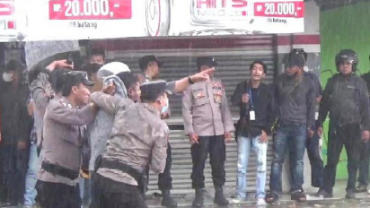 Demo Tolak Pengesahan UU Ciptakerja di Lampung Ricuh, 48 Pendemo Diamankan Polisi