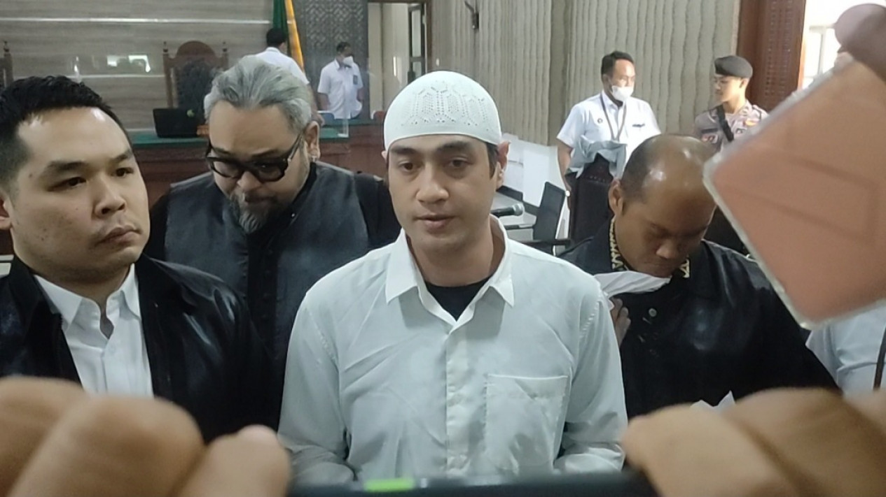 Sidang Kedua Digelar di Pengadilan Negeri Kediri, JPU Tolak Eksepsi Ferry Irawan
            - galeri foto