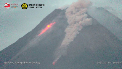 Awan Panas Guguran Gunung Merapi Meluncur 1 Kilometer Ke Kali Boyong
