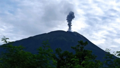Waspada! Gunung Ile Lewotolok Erupsi 2 Kali Pagi Ini