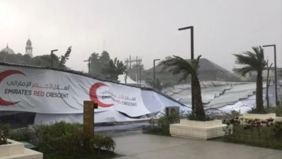 Hujan dan Angin Kencang, Tenda Buka Puasa Bersama di Selatan Masjid Sheikh Zayed Solo Roboh
